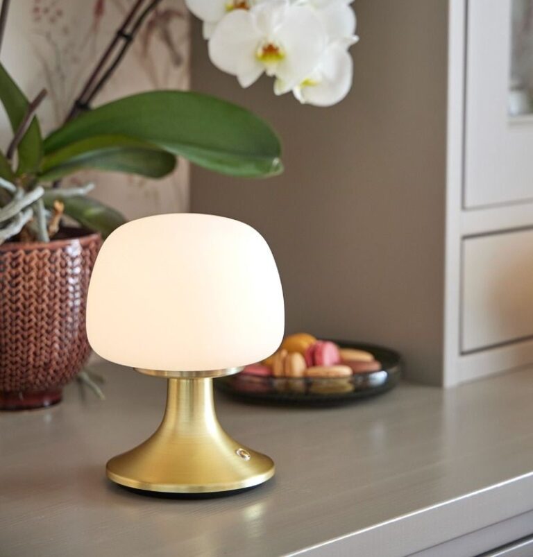 Izzy bordlampe oppladbar